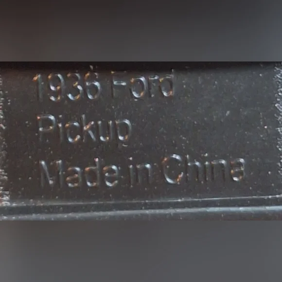 1935 Green Ford Pickup Die-cast Metal Replica - Picture 7 of 8